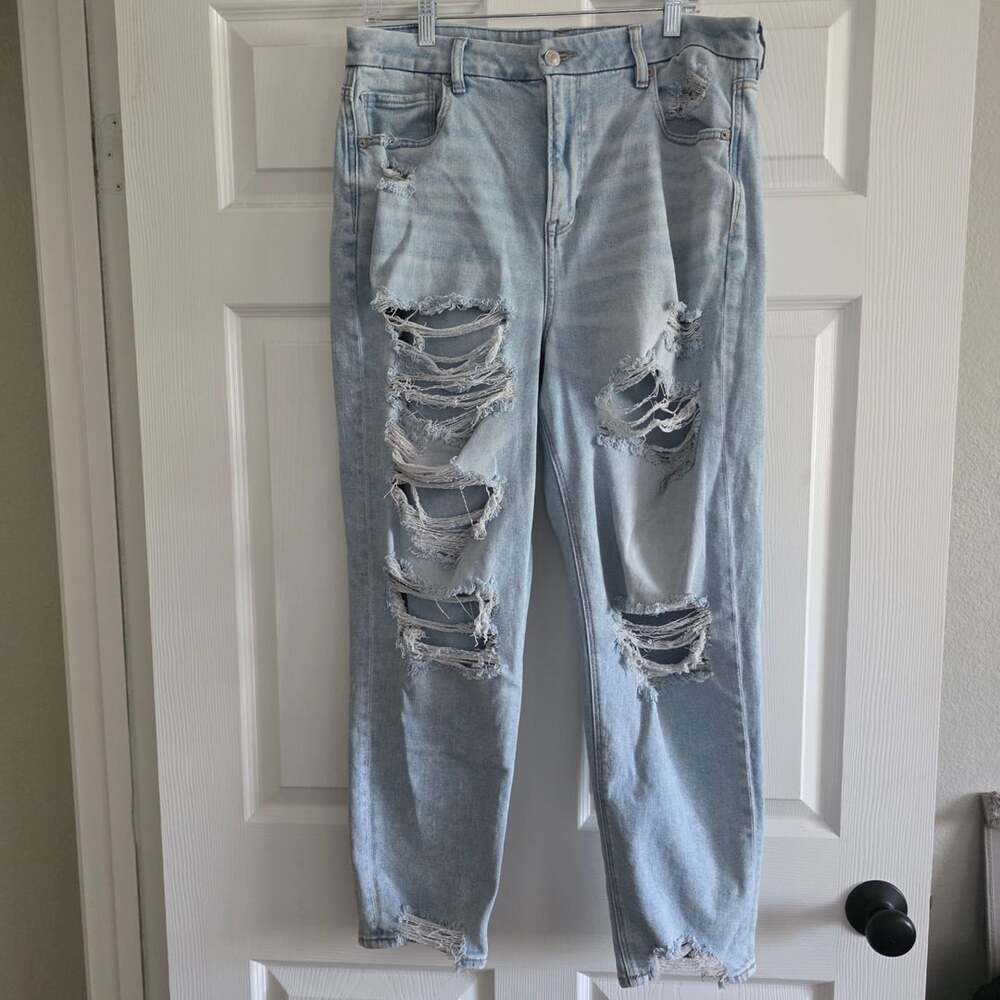American Eagle Curvy Mom Jean Distressed Light Wash Size 14 Regular